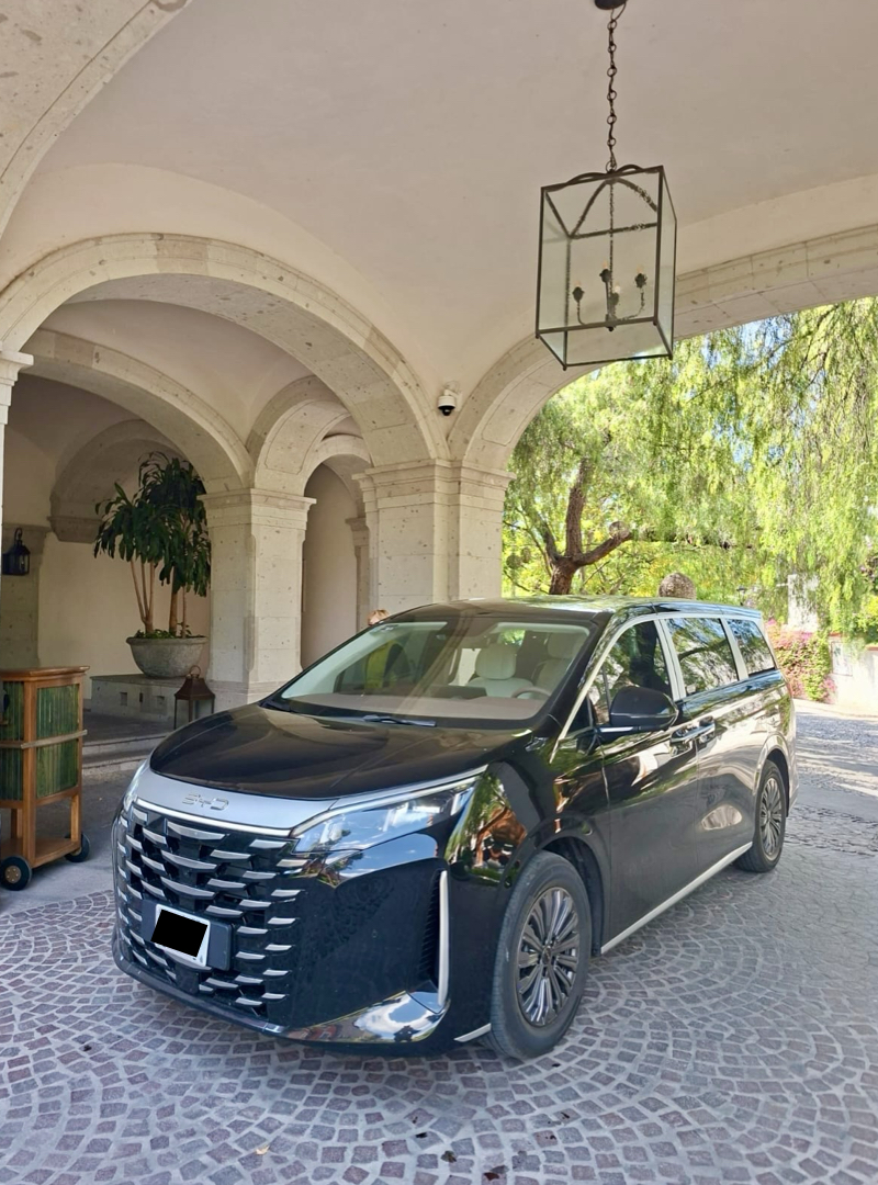 BYD M9 — van ejecutiva eléctrica